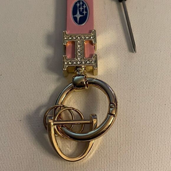 Key Fob Keychain in Pink leather with Logo NWT - Picture 3 of 5